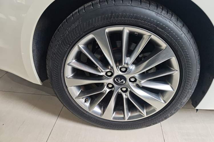 Used Infiniti Q50L 2018 2.0T Enjoyment Version China VI Standard Right Rear Wheel Hub