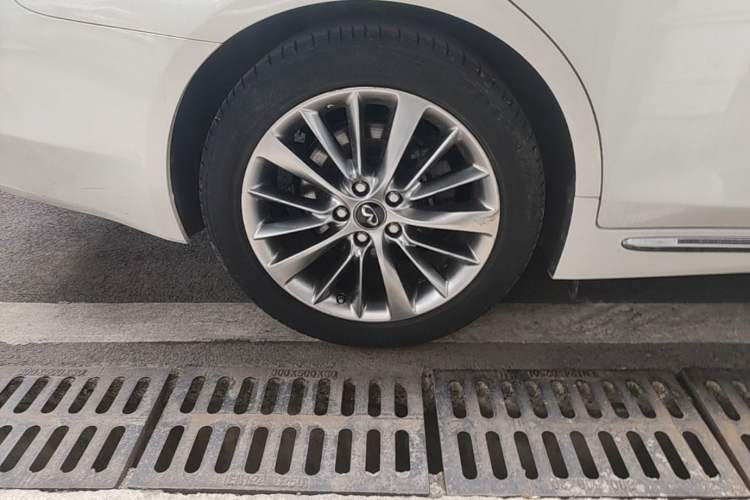 Used Infiniti Q50L 2018 2.0T Enjoyment Version China VI Standard Right Rear Wheel Hub