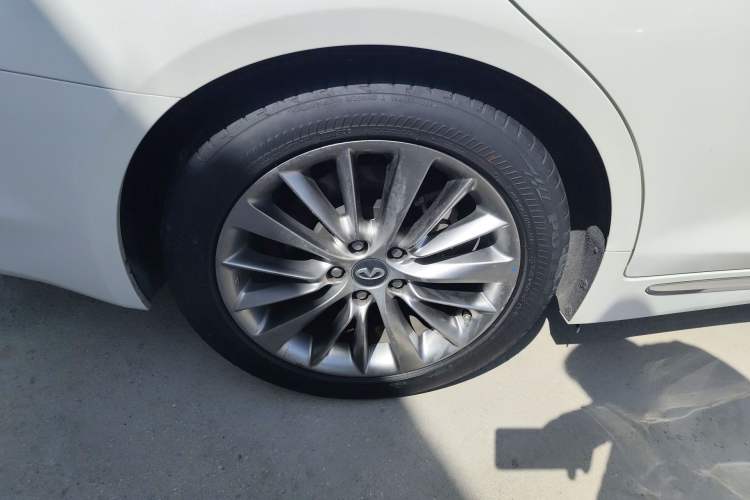 Used Infiniti Q50L 2018 2.0T Enjoyment Version China VI Standard Right Rear Wheel Hub