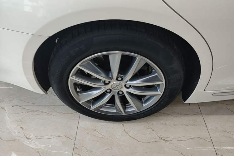 Used Infiniti Q50L 2018 2.0T Comfort Edition China V Standard Right Rear Wheel Hub