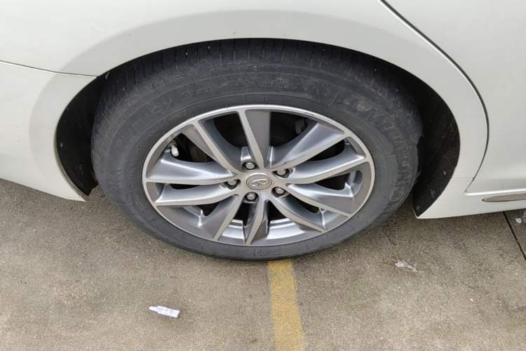 Used Infiniti Q50L 2018 2.0T Comfort Edition China V Standard Right Rear Wheel Hub