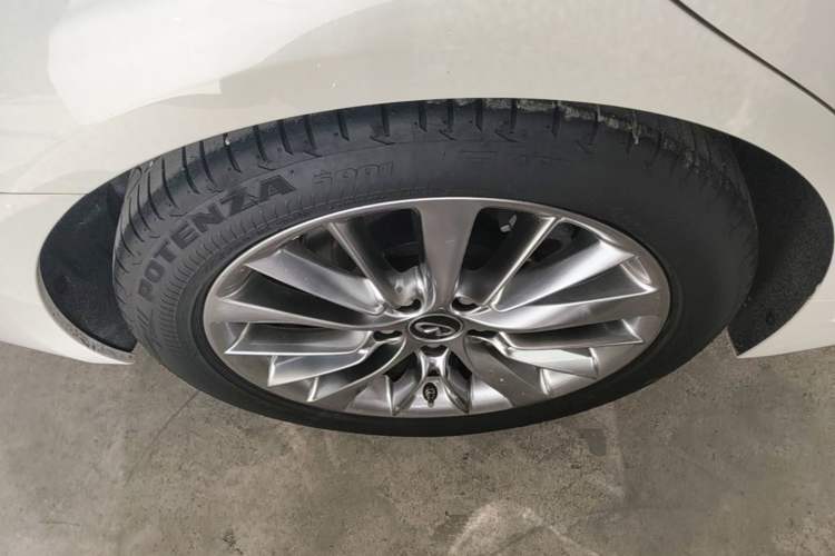 Used Infiniti Q50L 2018 2.0T Enjoyment Version China VI Standard Right Rear Wheel Hub