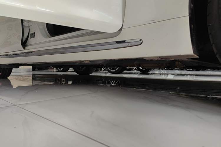 Used Infiniti Q50L 2018 2.0T Enjoyment Version China VI Standard Right Side Sill