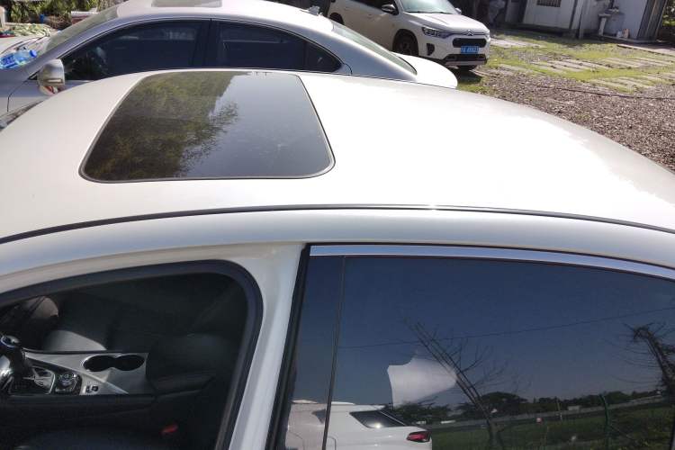 Used Infiniti Q50L 2018 2.0T Enjoyment Version China VI Standard Roof