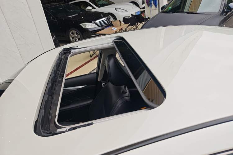 Used Infiniti Q50L 2018 2.0T Enjoyment Version China VI Standard Roof