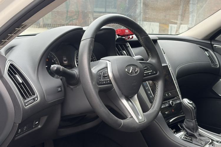 Used Infiniti Q50L 2018 2.0T Enjoyment Version China VI Standard Steering Wheel