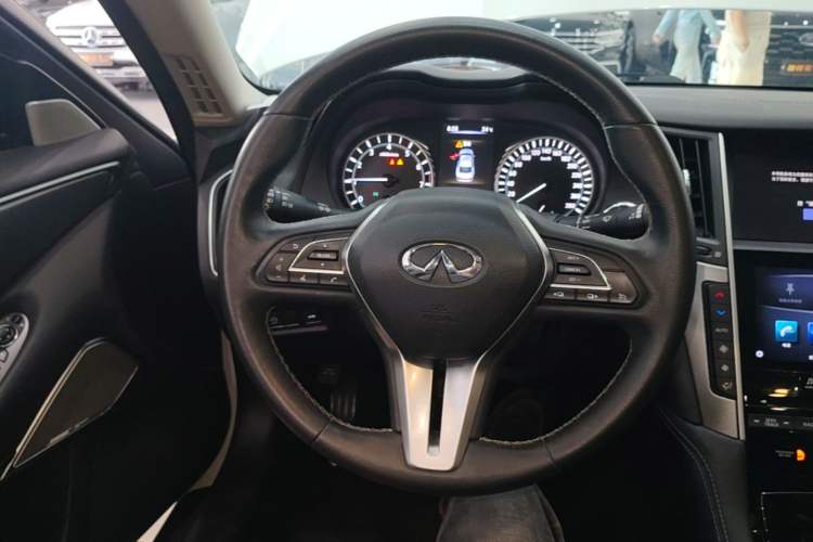 Used Infiniti Q50L 2018 2.0T Enjoyment Version China VI Standard Steering Wheel