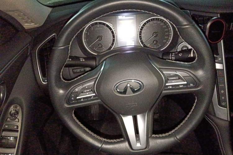 Used Infiniti Q50L 2018 2.0T Enjoyment Version China VI Standard Steering Wheel