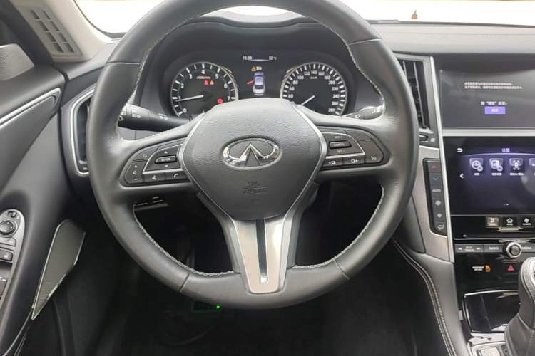 Used Infiniti Q50L 2018 2.0T Enjoyment Version China VI Standard Steering Wheel