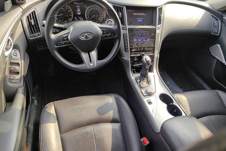 Used Infiniti Q50L 2018 2.0T Enjoyment Edition China V standard Steering Wheel