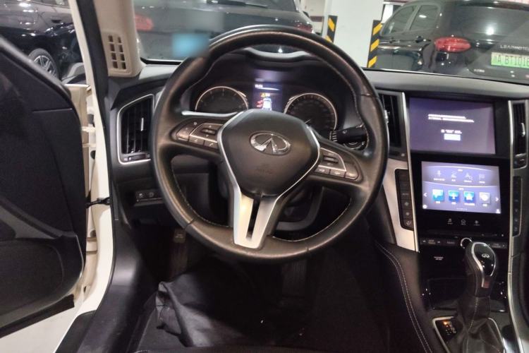 Used Infiniti Q50L 2018 2.0T Enjoyment Version China VI Standard Steering Wheel