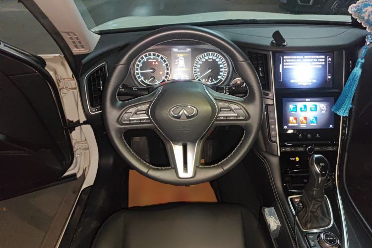 Used Infiniti Q50L 2018 2.0T Comfort Edition China VI Standard Steering Wheel