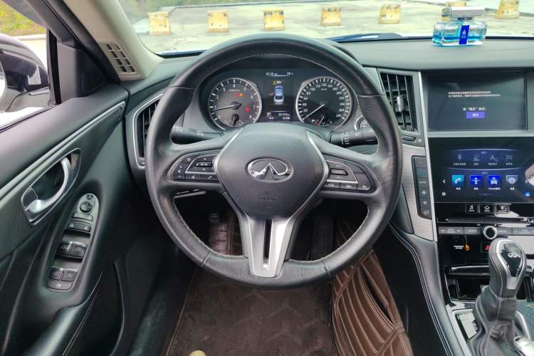 Used Infiniti Q50L 2018 2.0T Enjoyment Version China VI Standard Steering Wheel