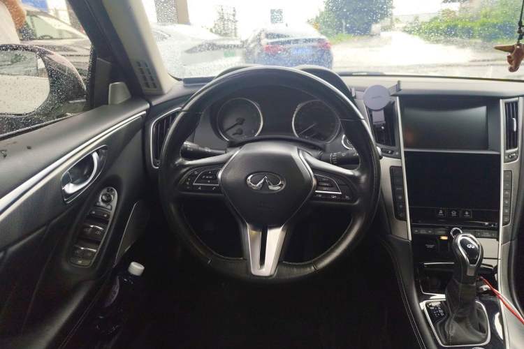 Used Infiniti Q50L 2018 2.0T Enjoyment Version China VI Standard Steering Wheel
