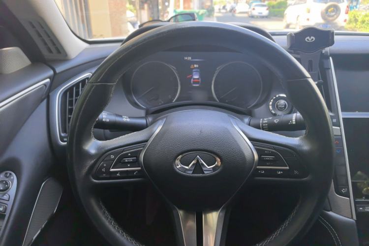 Used Infiniti Q50L 2018 2.0T Enjoyment Version China VI Standard Steering Wheel
