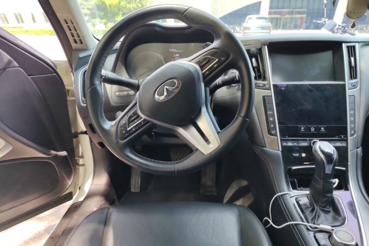 Used Infiniti Q50L 2018 2.0T Enjoyment Edition China V standard Steering Wheel