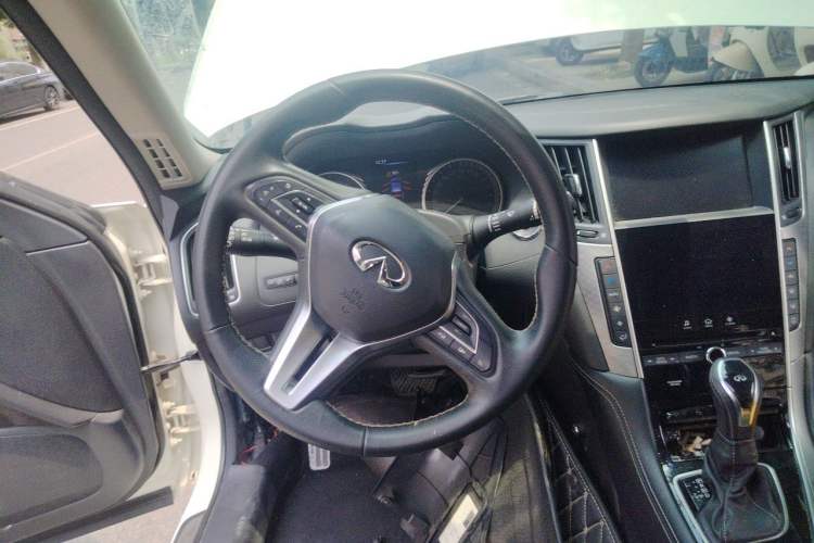 Used Infiniti Q50L 2018 2.0T Enjoyment Version China VI Standard Steering Wheel
