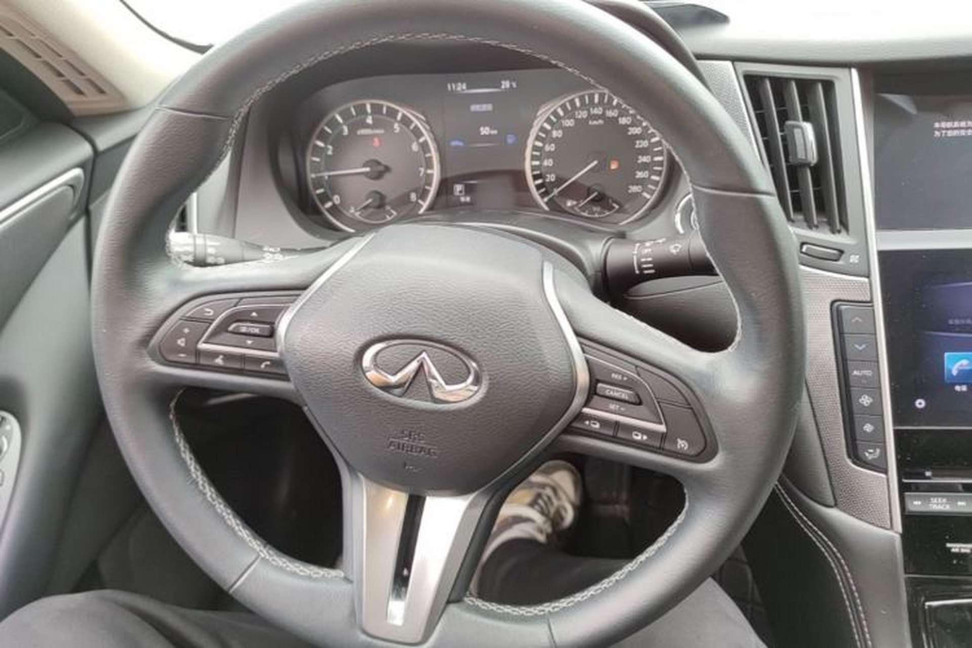 Used Infiniti Q50L 2018 2.0T Enjoyment Version China VI Standard Steering Wheel
