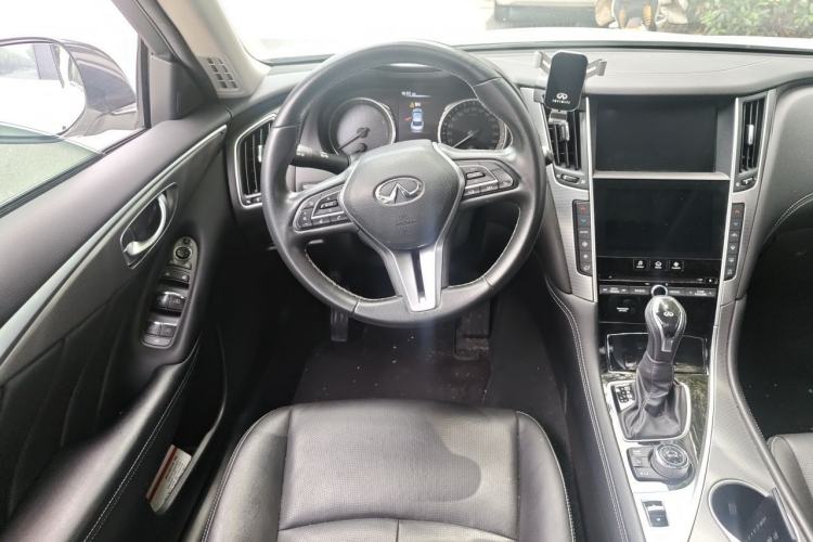Used Infiniti Q50L 2018 2.0T Enjoyment Version China VI Standard Steering Wheel