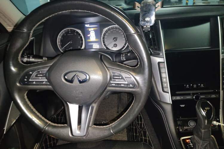 Used Infiniti Q50L 2018 2.0T Enjoyment Version China VI Standard Steering Wheel