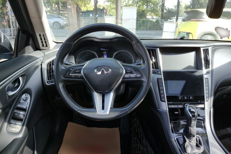 Used Infiniti Q50L 2018 2.0T Enjoyment Version China VI Standard Steering Wheel