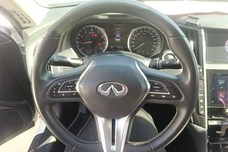 Used Infiniti Q50L 2018 2.0T Comfort Edition China V Standard Steering Wheel
