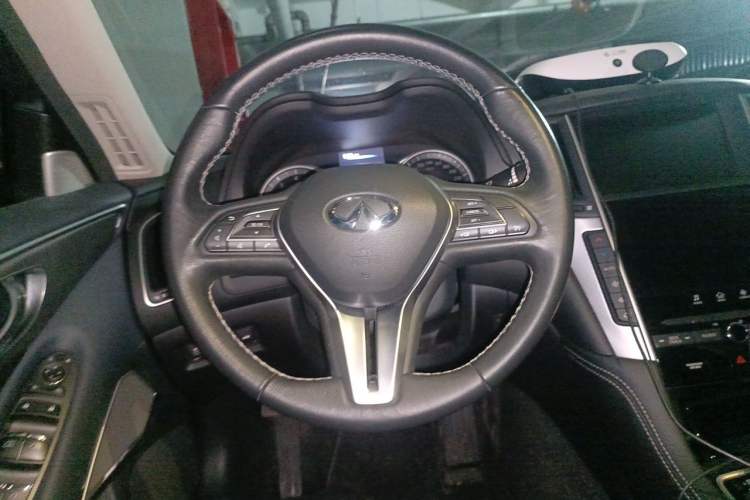 Used Infiniti Q50L 2018 2.0T Enjoyment Edition China V standard Steering Wheel