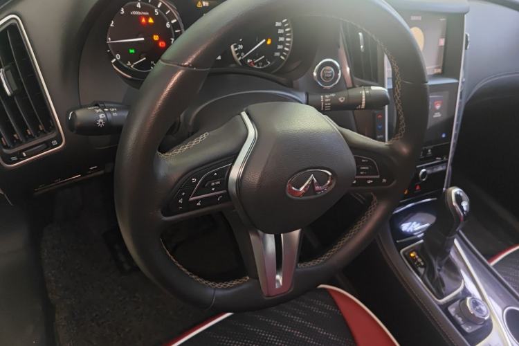 Used Infiniti Q50L 2018 2.0T Comfort Edition China VI Standard Steering Wheel