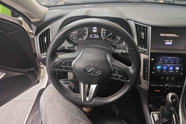 Used Infiniti Q50L 2018 2.0T Enjoyment Version China VI Standard Steering Wheel