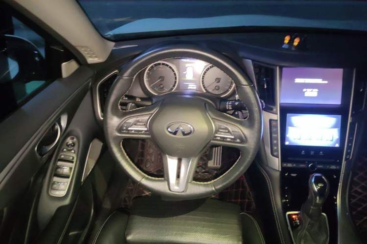 Used Infiniti Q50L 2018 2.0T Elite Sport Version China VI Standard Steering Wheel