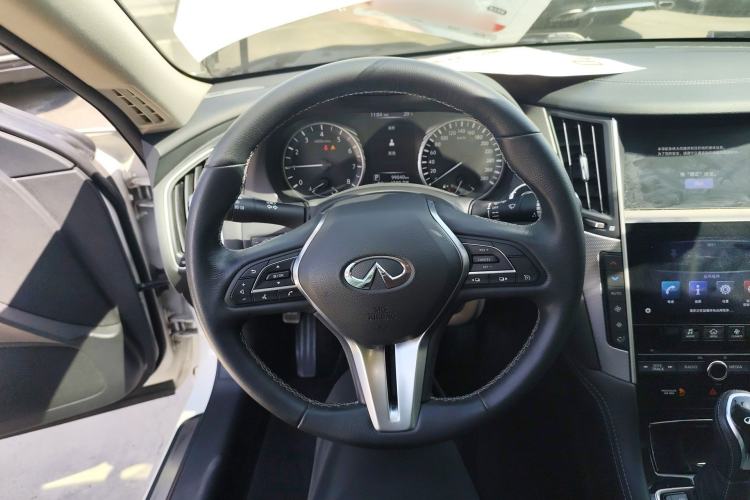 Used Infiniti Q50L 2018 2.0T Enjoyment Version China VI Standard Steering Wheel