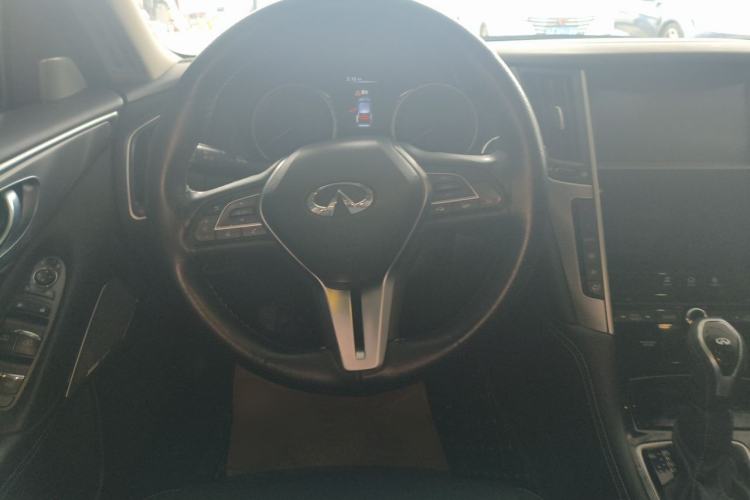 Used Infiniti Q50L 2018 2.0T Enjoyment Version China VI Standard Steering Wheel