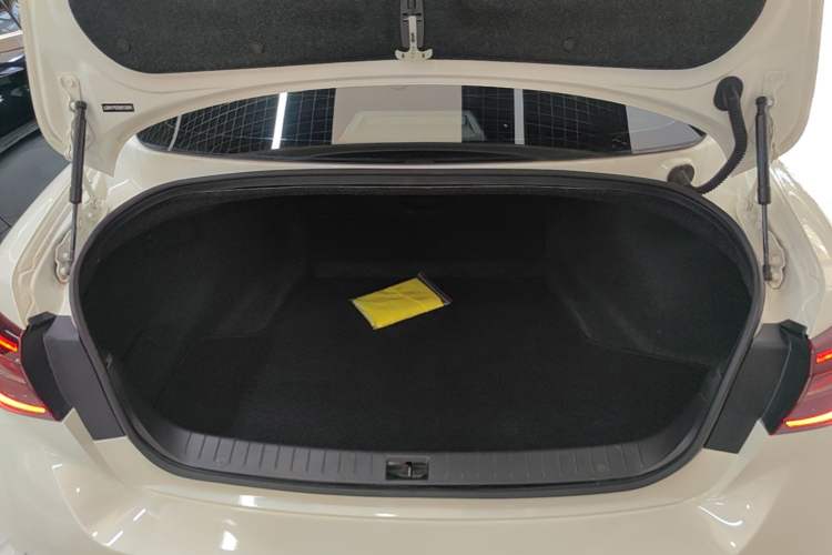 Used Infiniti Q50L 2018 2.0T Enjoyment Version China VI Standard Trunk