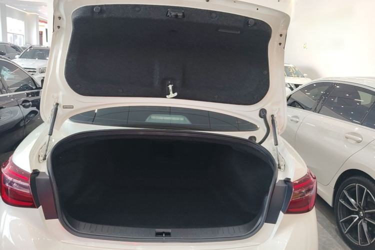 Used Infiniti Q50L 2018 2.0T Enjoyment Version China VI Standard Trunk