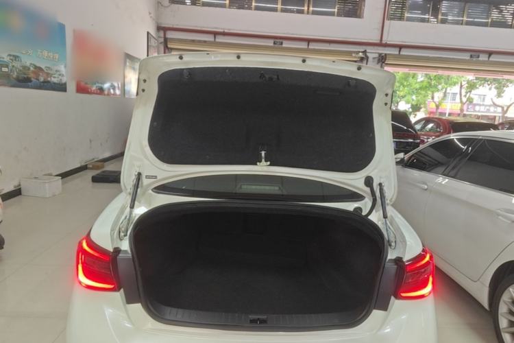 Used Infiniti Q50L 2018 2.0T Comfort Edition China VI Standard Trunk