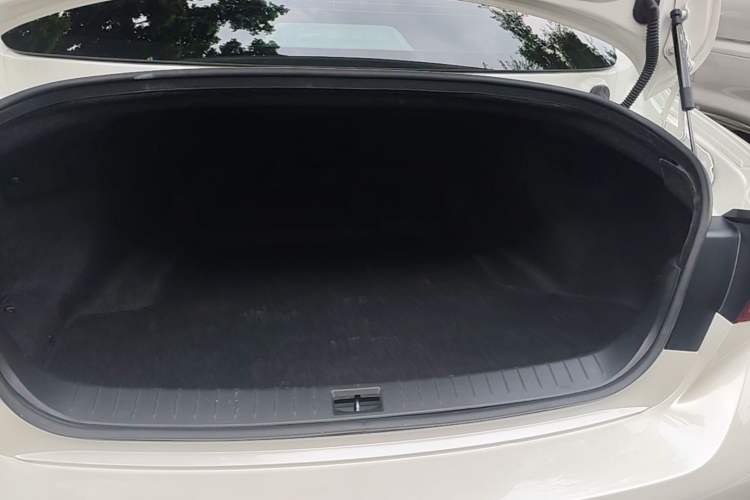 Used Infiniti Q50L 2018 2.0T Enjoyment Version China VI Standard Trunk