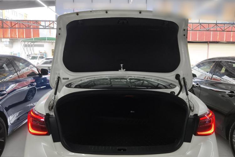 Used Infiniti Q50L 2018 2.0T Comfort Edition China V Standard Trunk