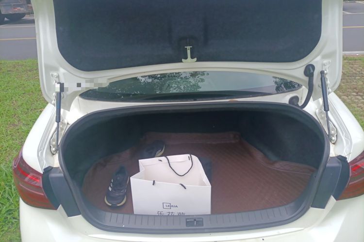Used Infiniti Q50L 2018 2.0T Enjoyment Version China VI Standard Trunk