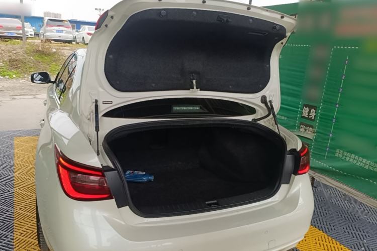 Used Infiniti Q50L 2018 2.0T Enjoyment Version China V Standard Trunk