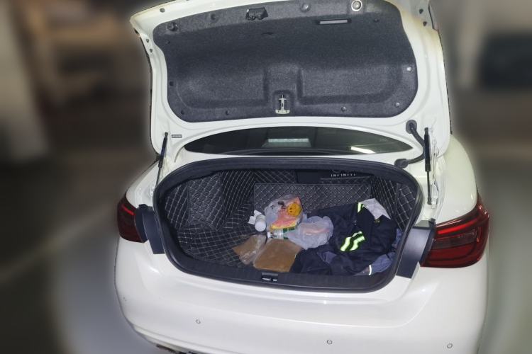 Used Infiniti Q50L 2018 2.0T Comfort Edition China VI Standard Trunk