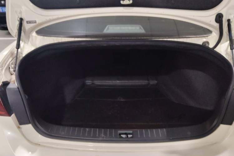 Used Infiniti Q50L 2018 2.0T Enjoyment Version China VI Standard Trunk