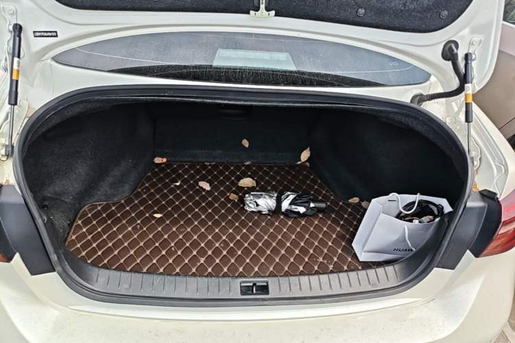 Used Infiniti Q50L 2018 2.0T Comfort Edition China V Standard Trunk