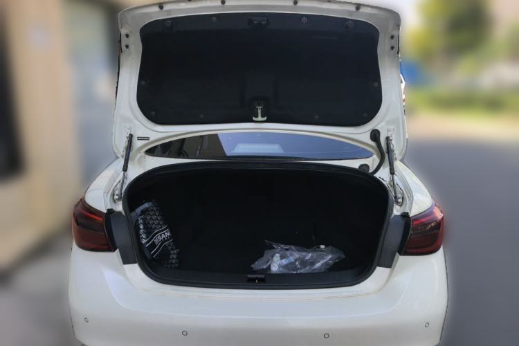 Used Infiniti Q50L 2018 2.0T Enjoyment Version China VI Standard Trunk