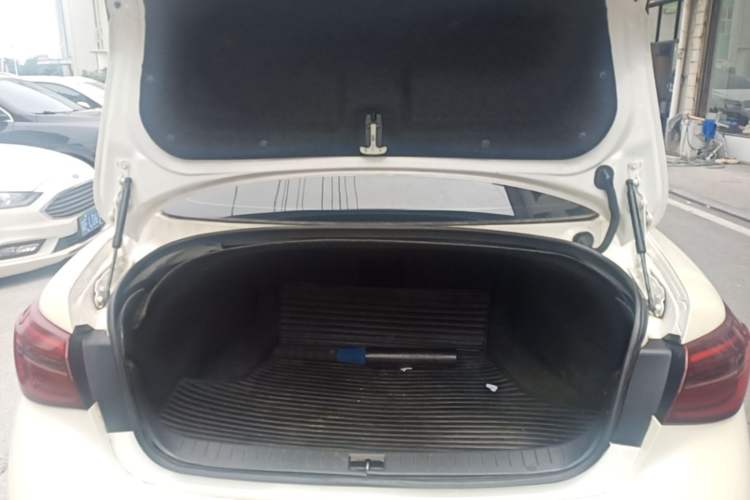 Used Infiniti Q50L 2018 2.0T Enjoyment Version China V Standard Trunk