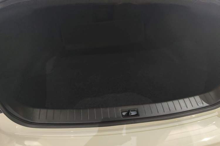 Used Infiniti Q50L 2018 2.0T Enjoyment Version China VI Standard Trunk