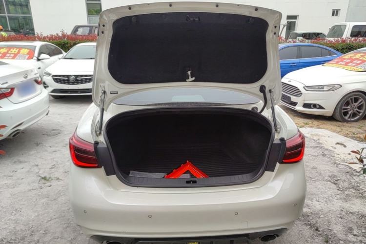 Used Infiniti Q50L 2018 2.0T Enjoyment Version China VI Standard Trunk