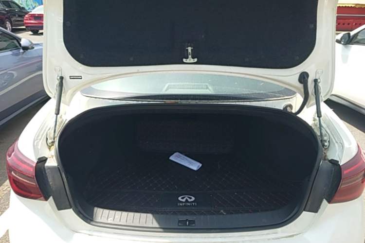 Used Infiniti Q50L 2018 2.0T Comfort Edition China VI Standard Trunk