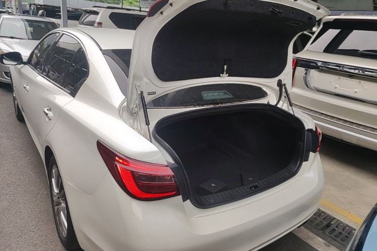Used Infiniti Q50L 2018 2.0T Enjoyment Version China VI Standard Trunk