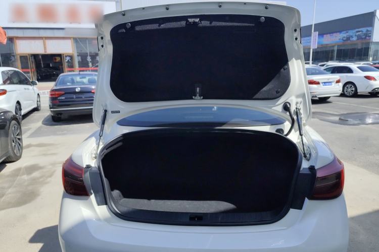 Used Infiniti Q50L 2018 2.0T Enjoyment Version China VI Standard Trunk