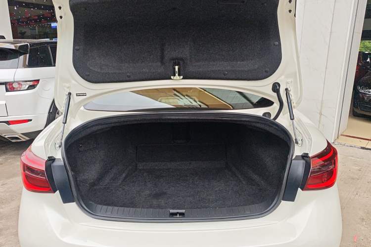 Used Infiniti Q50L 2018 2.0T Enjoyment Version China VI Standard Trunk